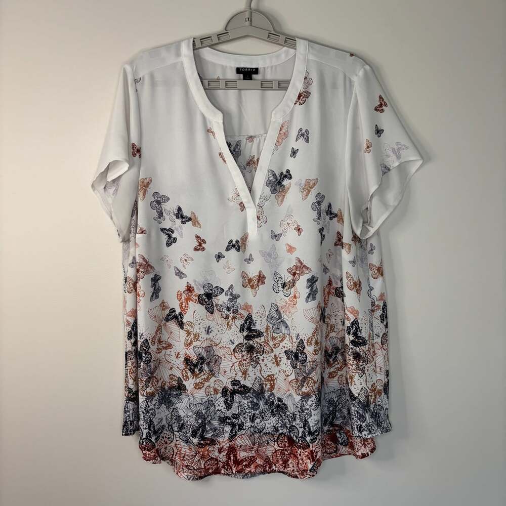 Torrid short sleeve tunic womens 1X butterflies flowy v-neck assymetrical hem